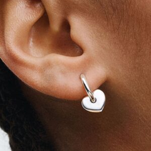 Q324_E_PDP_MODEL_SINGLE_21_1x1_RGB_earring