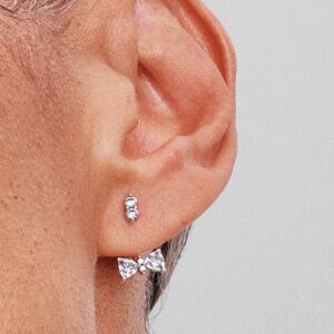 Q424_G_PDP_MODEL_SINGLE_57_1x1_RGB_earring