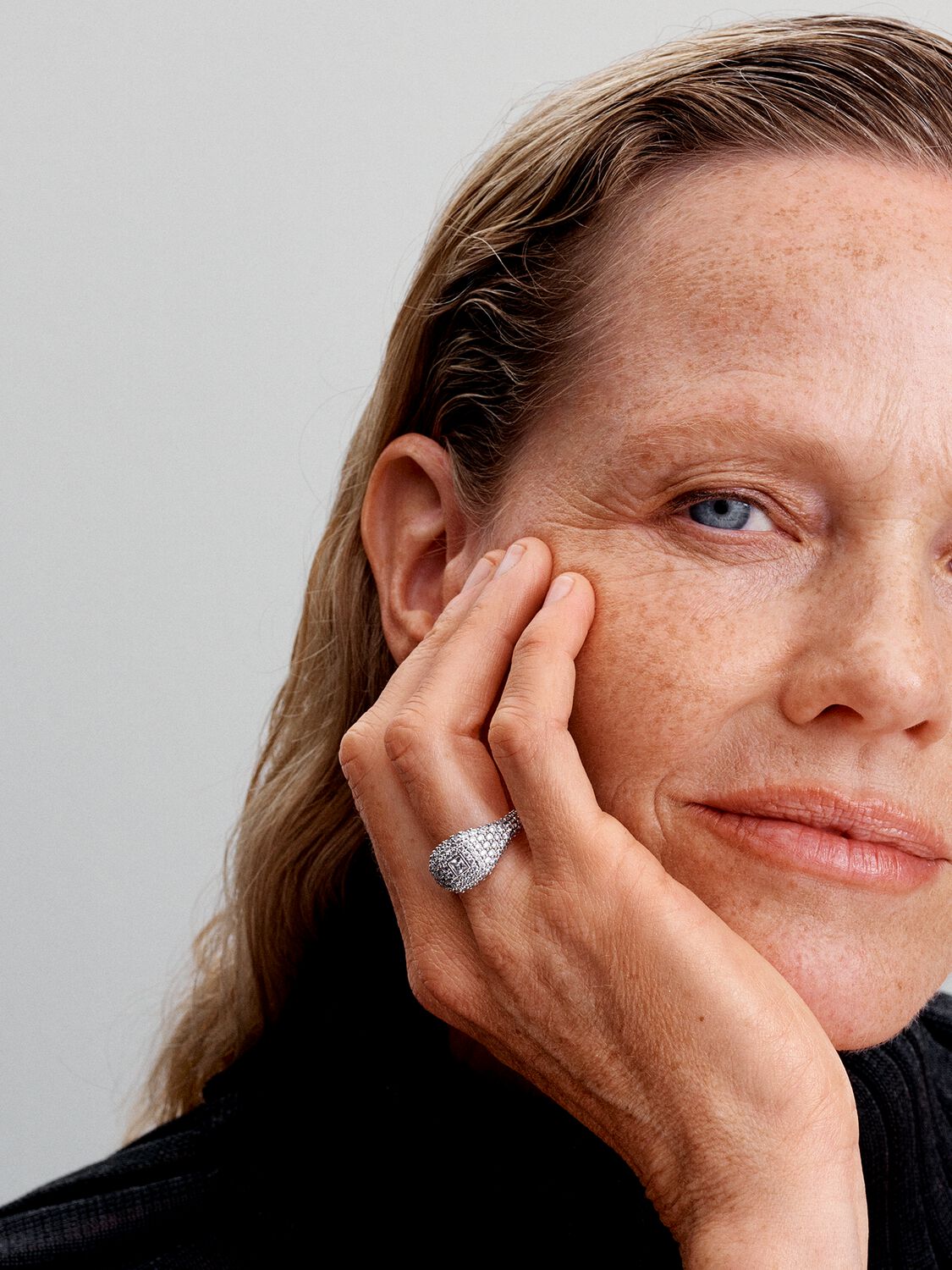 Q424_G_PDP_MODEL_SINGLE_61_1x1_RGB