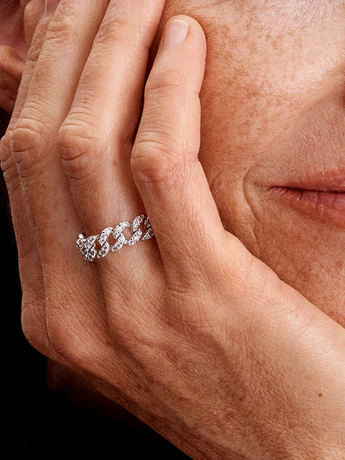 Q424_G_PDP_MODEL_SINGLE_62_1x1_RGB_ring