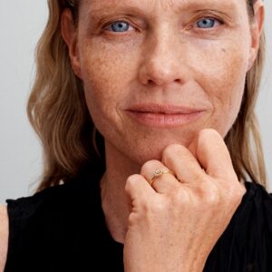 Q424_G_PDP_MODEL_SINGLE_83_1x1_RGB