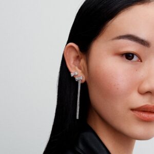 Q424_G_PDP_MODEL_STYLED_02_1x1_RGB