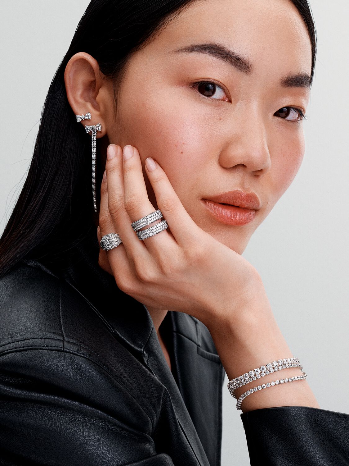 Q424_G_PDP_MODEL_STYLED_03_1x1_RGB