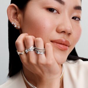 Q424_G_PDP_MODEL_STYLED_08_1x1_RGB