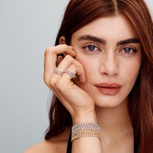 Q424_G_PDP_MODEL_STYLED_12_1x1_RGB