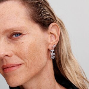 Q424_G_PDP_MODEL_STYLED_23_1x1_RGB