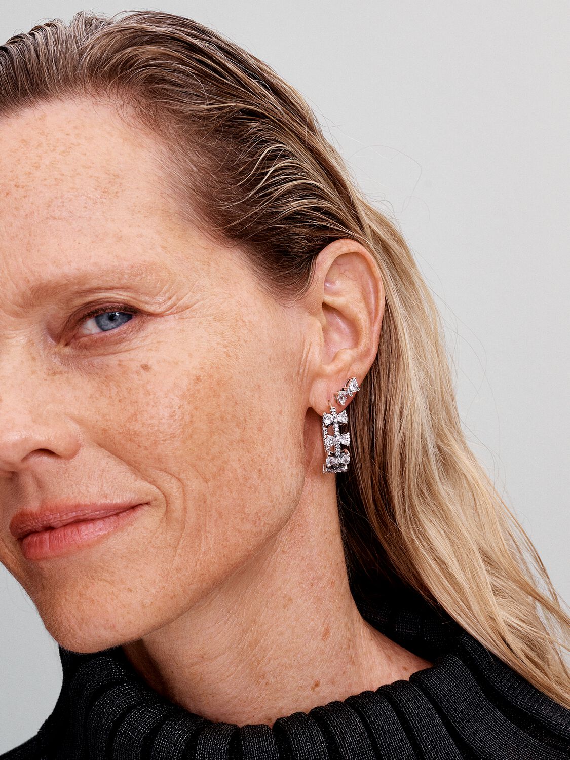 Q424_G_PDP_MODEL_STYLED_23_1x1_RGB