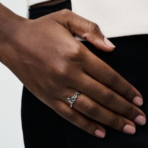 SS24_A_PDP_Model_Single_09_1x1_RGB