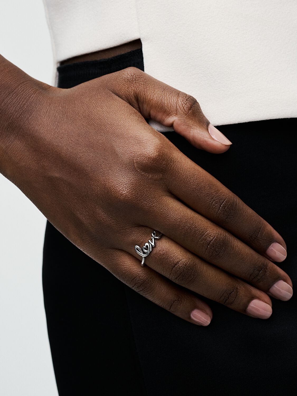 SS24_A_PDP_Model_Single_09_1x1_RGB