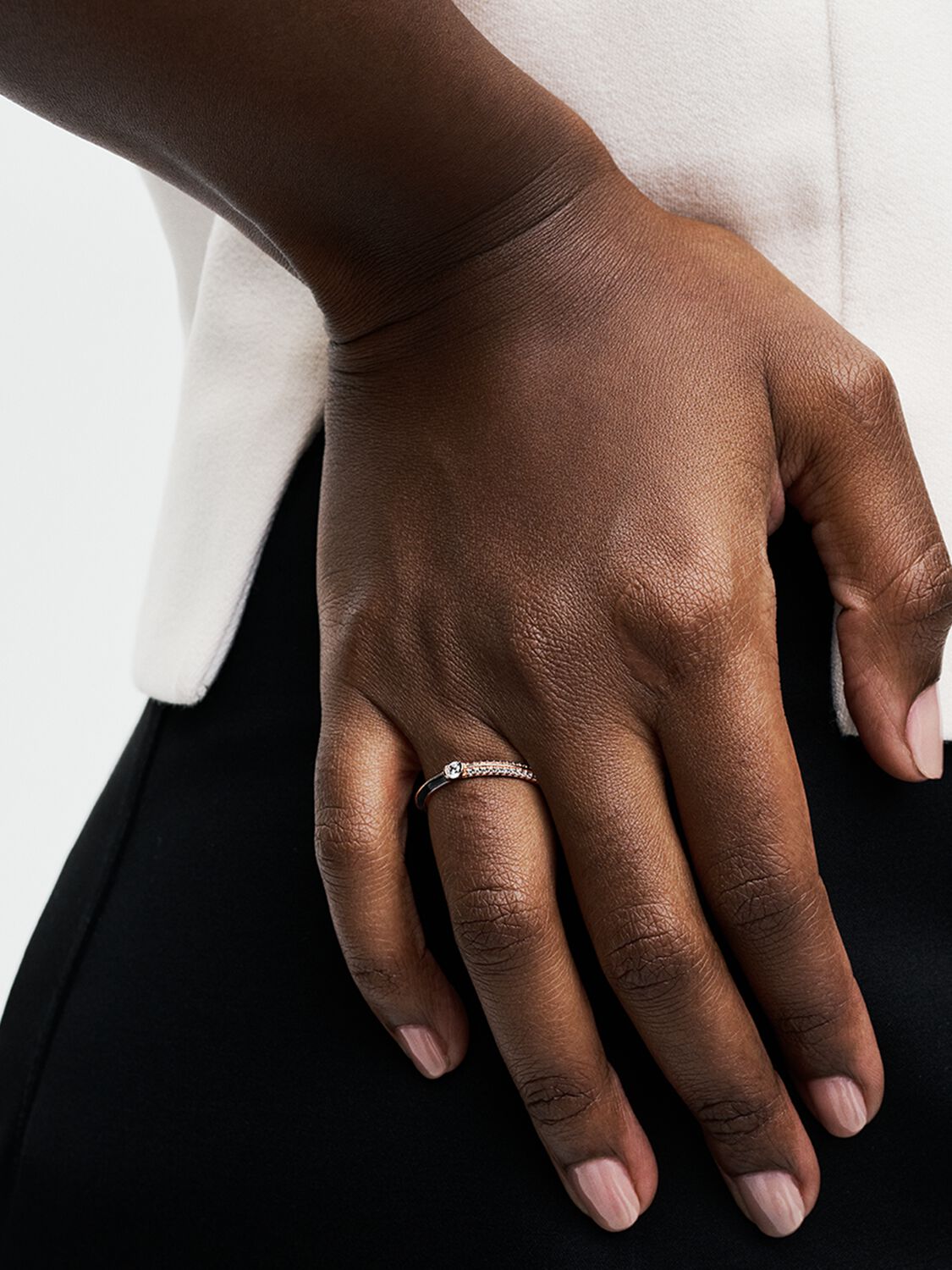 SS24_A_PDP_Model_Single_10_1x1_RGB