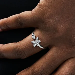 SS24_A_PDP_Model_Single_11_1x1_RGB_ring