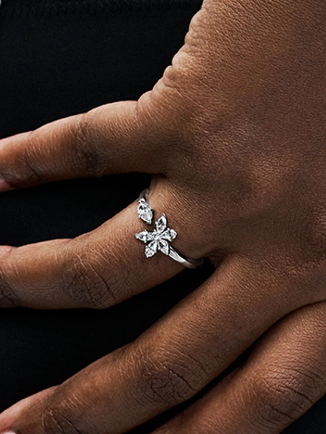 SS24_A_PDP_Model_Single_11_1x1_RGB_ring