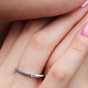 SS24_A_PDP_Model_Single_68_1x1_RGB_ring