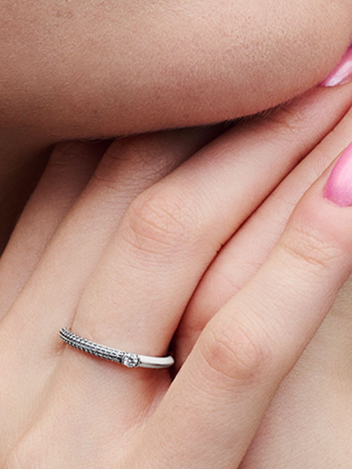 SS24_A_PDP_Model_Single_68_1x1_RGB_ring