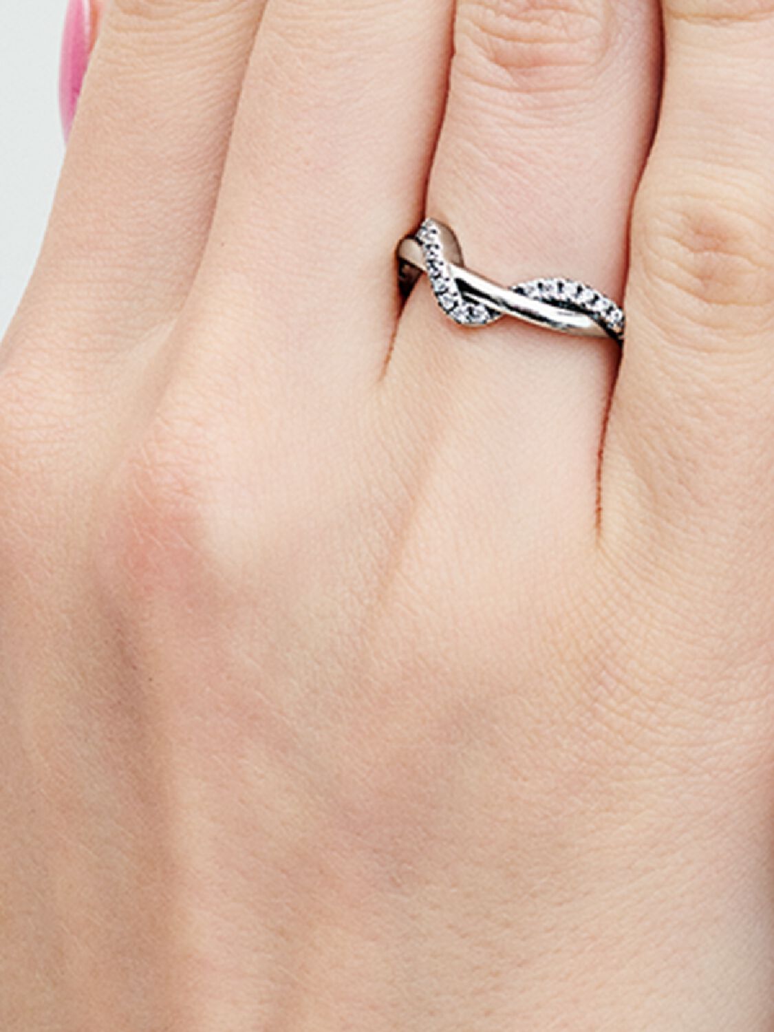 SS24_A_PDP_Model_Single_72_1x1_RGB_ring