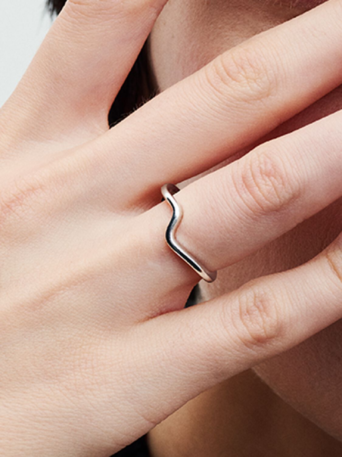 SS24_A_PDP_Model_Single_75_1x1_RGB_ring