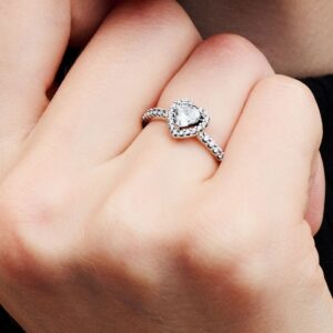 SS24_A_PDP_Model_Single_76_1x1_RGB_ring