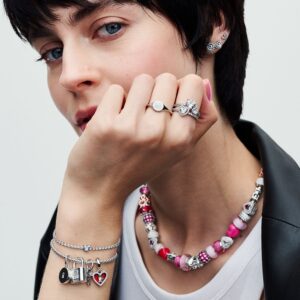 SS24_A_PDP_Model_Styled_17_1x1_RGB