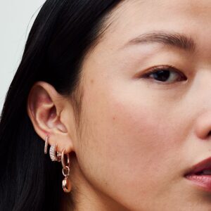 SS24_A_PDP_Model_Styled_24_1x1_RGB