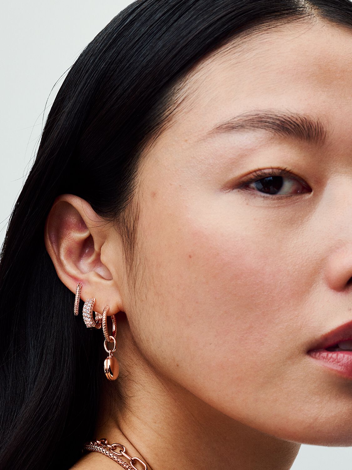 SS24_A_PDP_Model_Styled_24_1x1_RGB