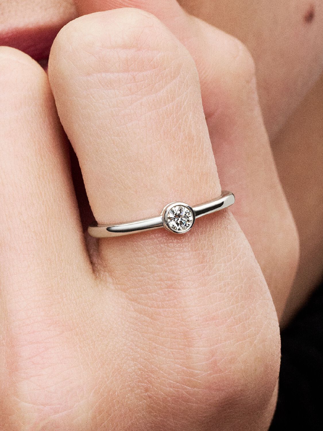 SS24_DIAMONDS_PDP_MODEL_SINGLE_05_RGB_ring