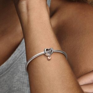 782327C00_ABC123_MODEL_eCOM_02_RGB