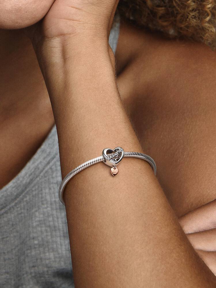 782327C00_ABC123_MODEL_eCOM_02_RGB