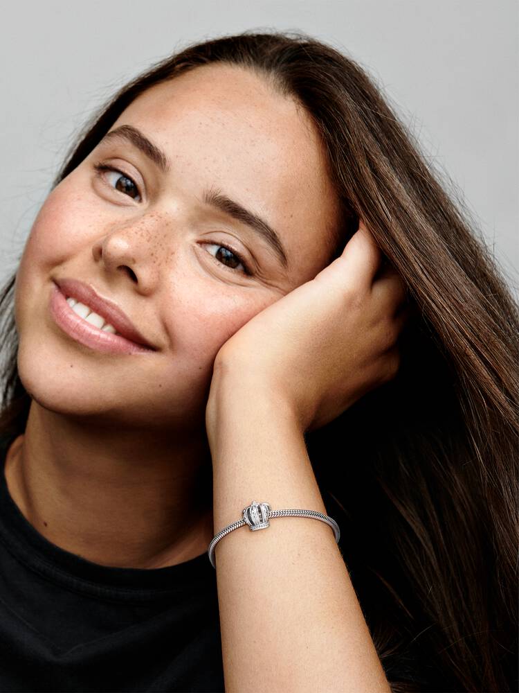 790930_ABC123_MODEL_eCOM_01_RGB