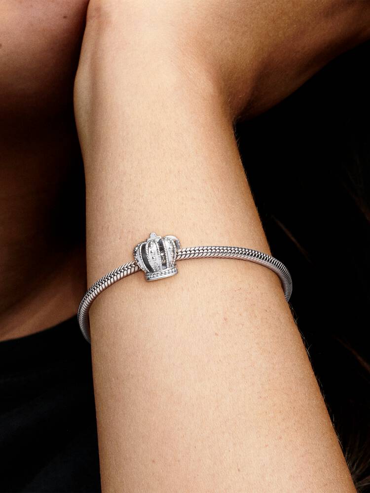 790930_ABC123_MODEL_eCOM_02_RGB