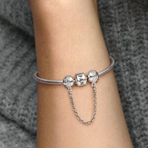 791088_ABC123_MODEL_eCOM_02_RGB