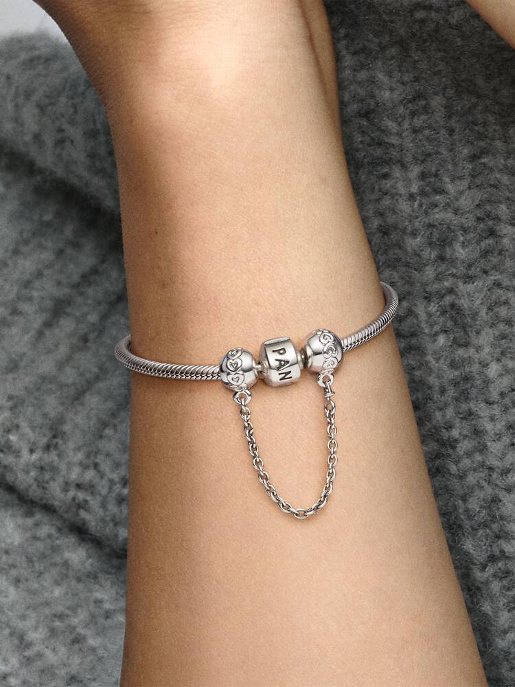 791088_ABC123_MODEL_eCOM_02_RGB