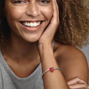 791681C01_ABC123_MODEL_eCOM_01_RGB