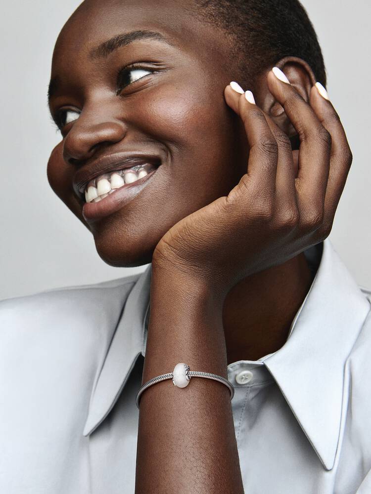 792655C00_ABC123_MODEL_eCOM_01_RGB