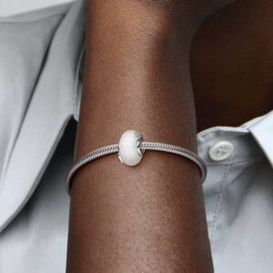 792655C00_ABC123_MODEL_eCOM_02_RGB