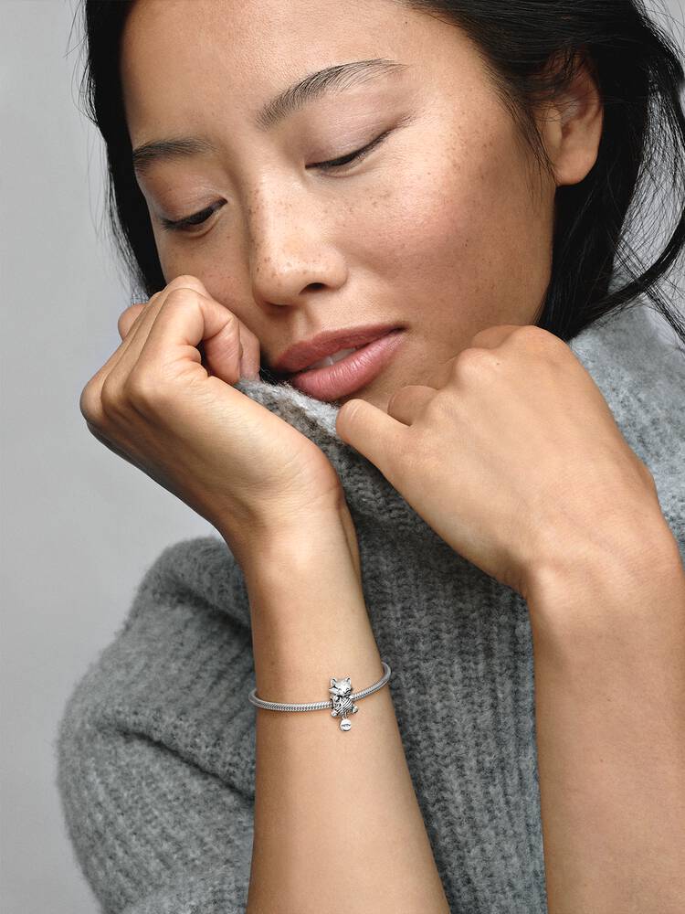 799535C00_ABC123_MODEL_eCOM_01_RGB