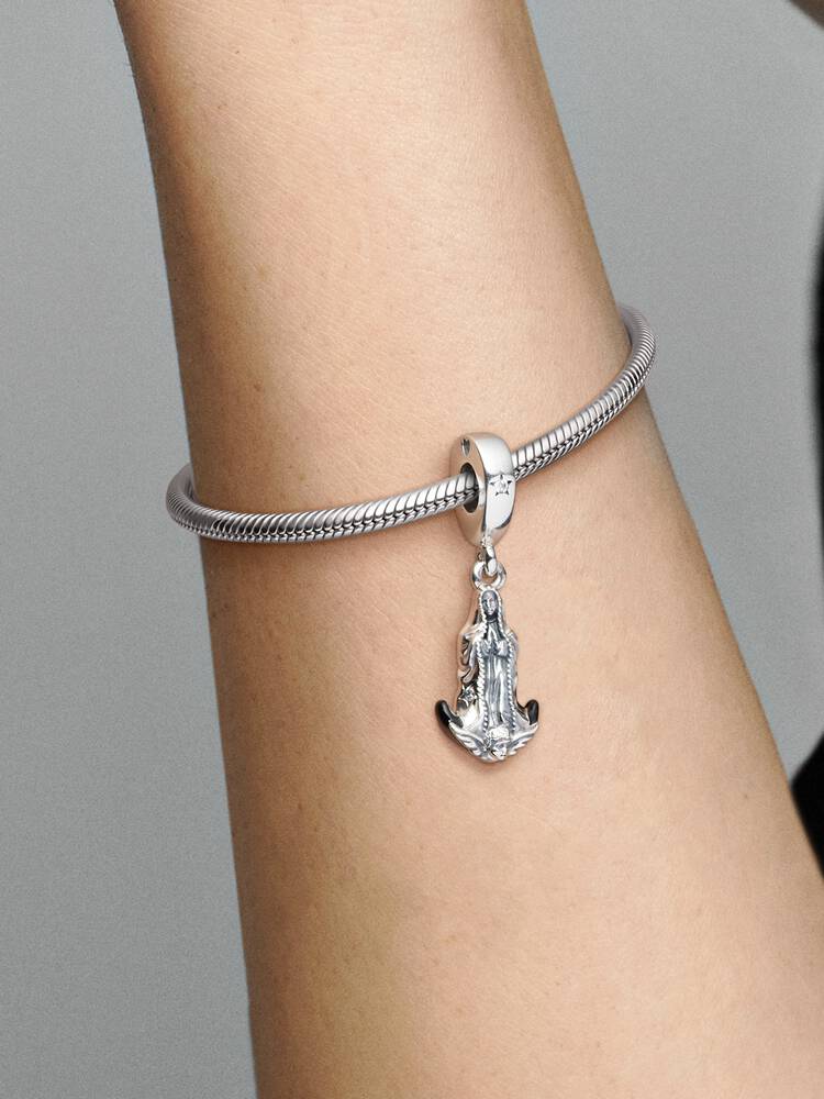 799646C01_ABC123_MODEL_eCOM_02_RGB