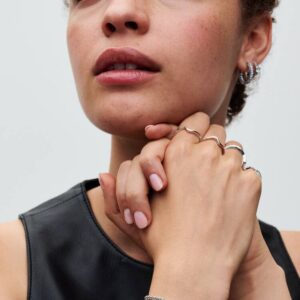 Q124_B_PDP_Model_Styled_22_1x1_RGB