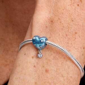 Q424_G_PDP_MODEL_SINGLE_77_1x1_RGB_charm