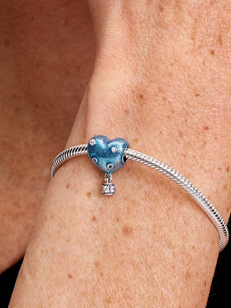 Q424_G_PDP_MODEL_SINGLE_77_1x1_RGB_charm