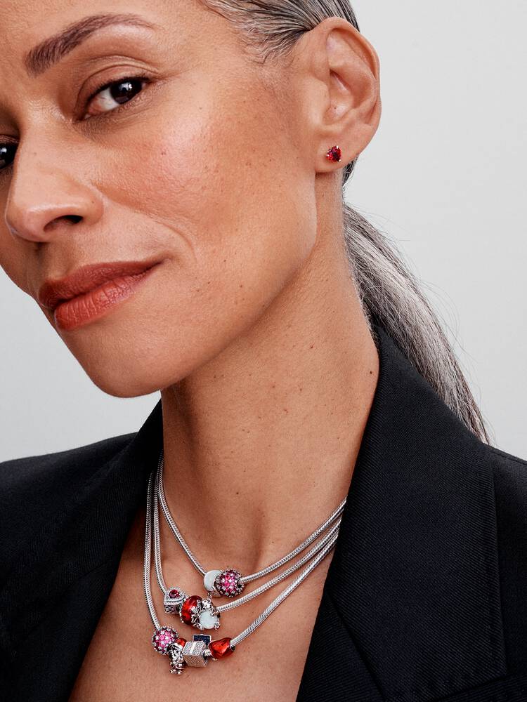 Q424_G_PDP_MODEL_STYLED_21_1x1_RGB